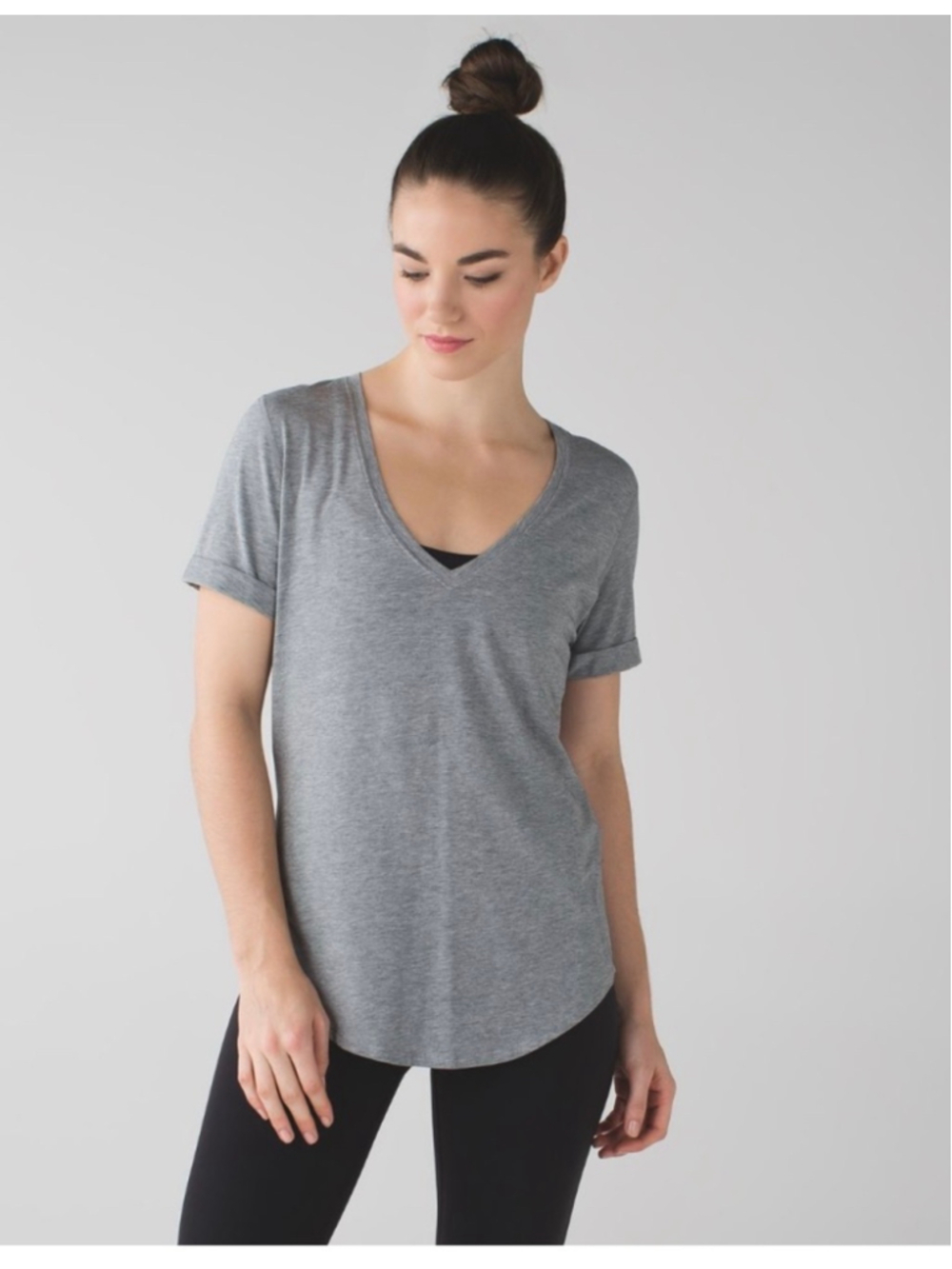 Women's Lululemon Love Tee II Short Sleeve V-Neck Shirt in Heathered Grey, Sz 6